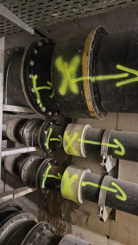 Demontage von Faserzement Rohren aus Asbest